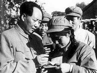 开国大典前夕，朱光因为工作调动的原因，去朱老总家拜别，恰巧碰上毛主席正在那里。他