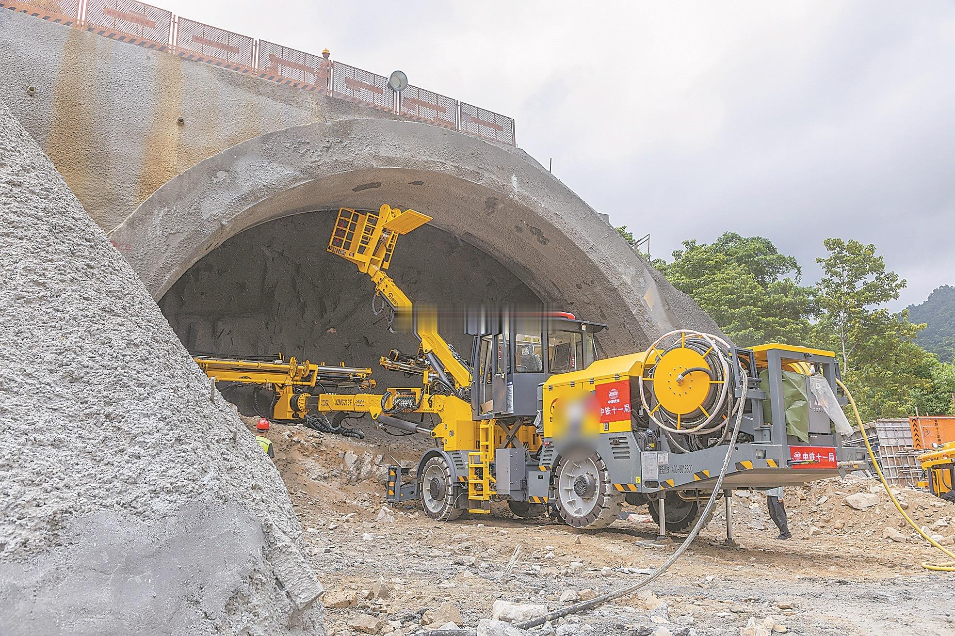 温福高铁福建段首座上跨既有铁路的隧道全面进洞，工程建设加速推进 