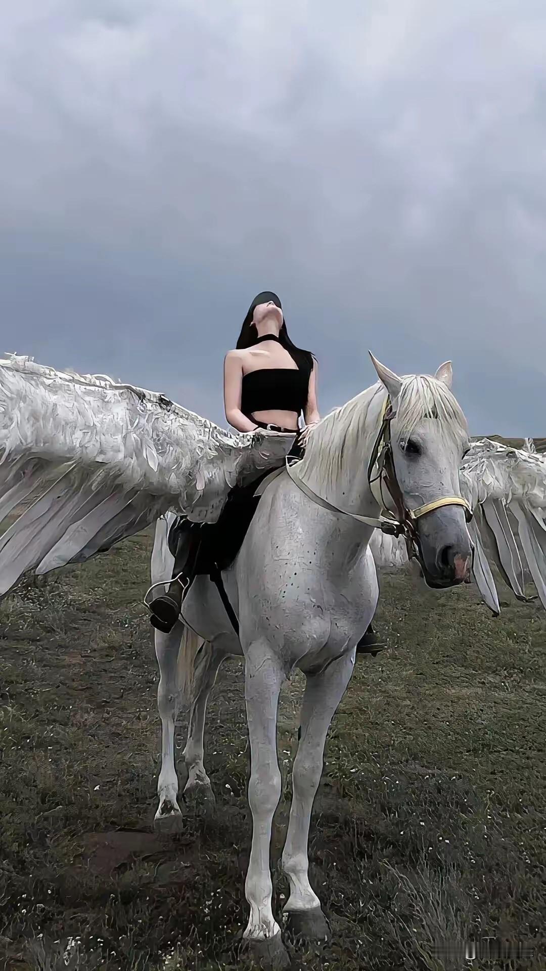 从来没有释怀，
只是把难过都压在心里，
有那么一瞬间，
什么都不想要了。