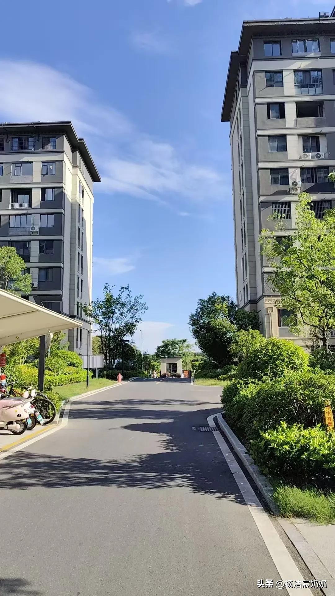 安徽这两天高温，倒让我有所感悟，以前每每暑假，老版（西游记）都会在电视上播放。