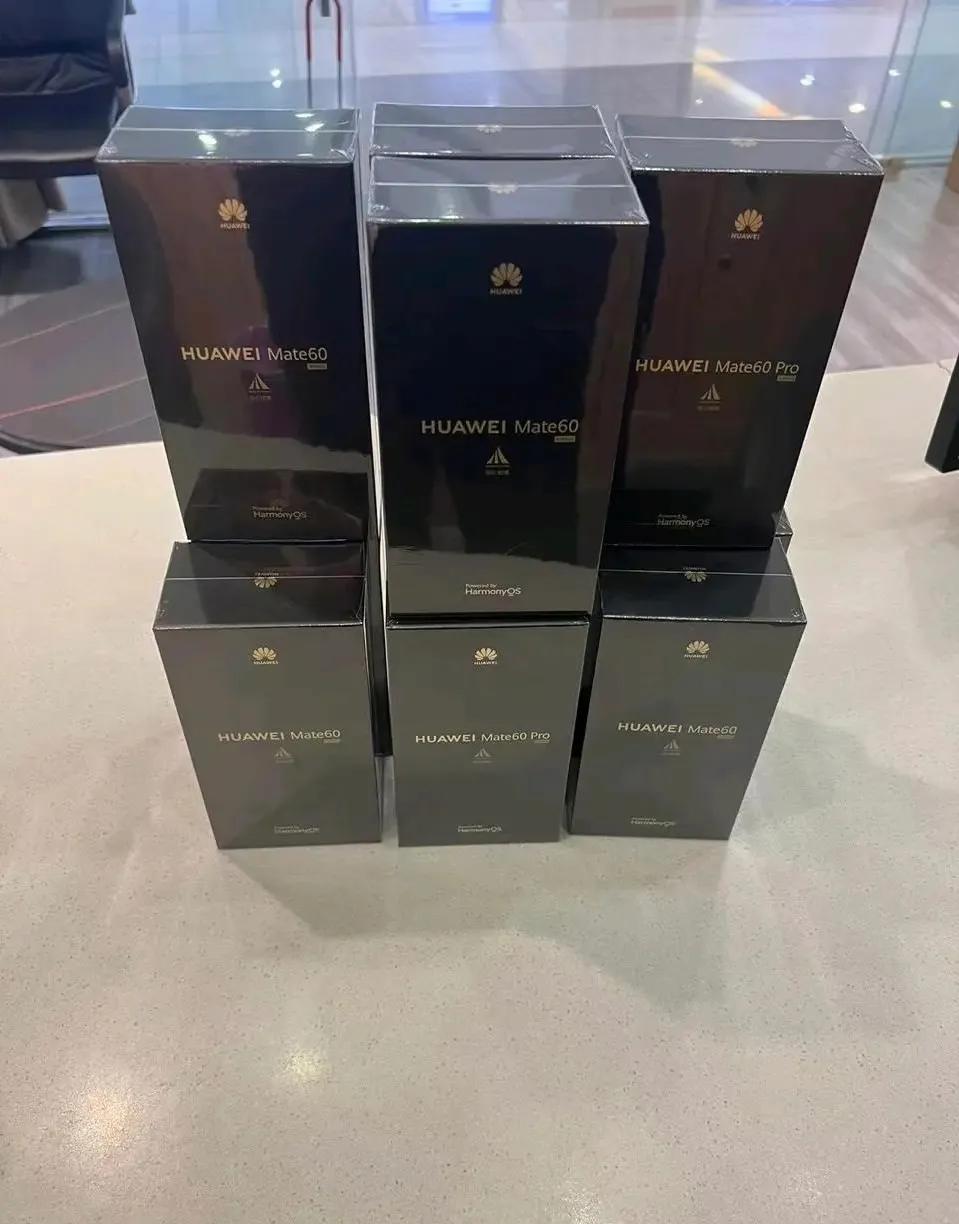 华为mate60pro千万别加价去买
今天看到一位网友说，官网一直缺货买不到，偶