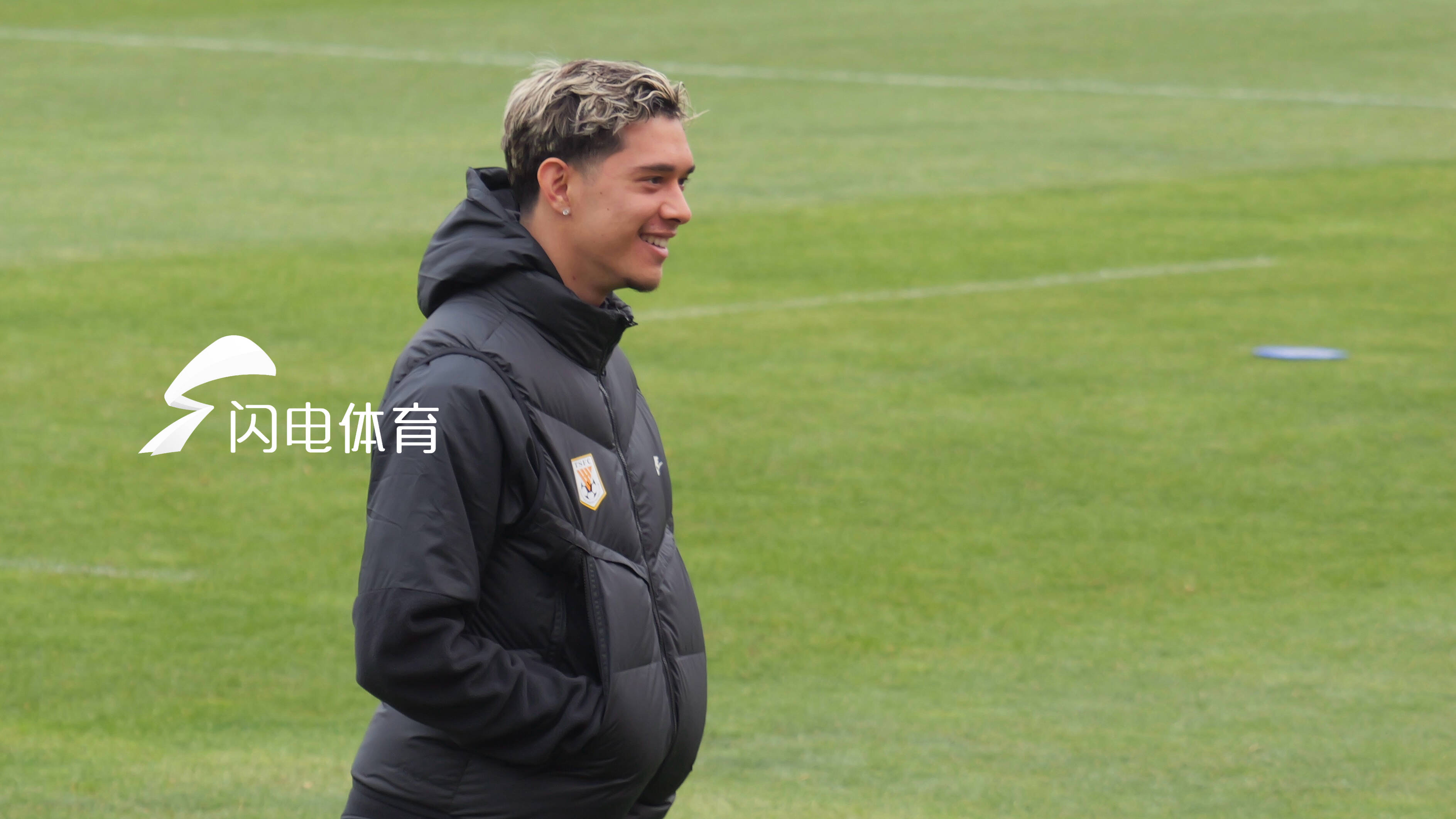 京鲁大战赛前，泰山队在俱乐部训练基地进行了赛前的最后一次官方训练，28名球员悉数