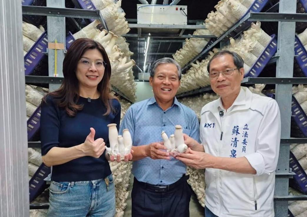 郑丽文前往屏东！4月21日郑丽文在台湾屏东了解当地养殖渔业和农业发展，表示希望能