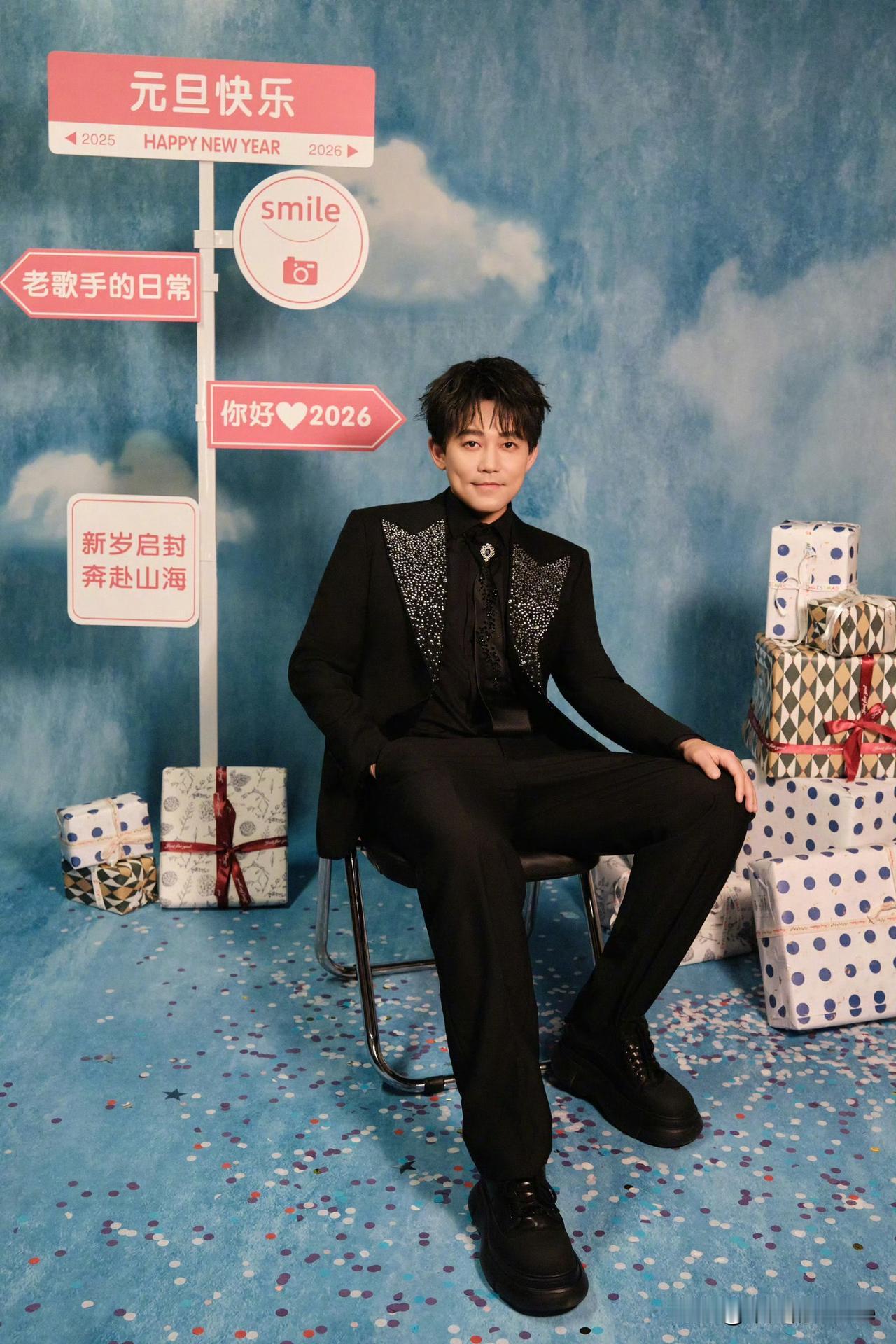 近日，苏醒再次以主持人身份登上湖南卫视跨年晚会的舞台，真是可喜可贺。难怪醒哥要在