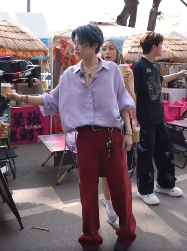 刘雨昕这次的造型，真的是太棒了，这波真诚直接封神！手好看，胳膊好看，脸好看，头发