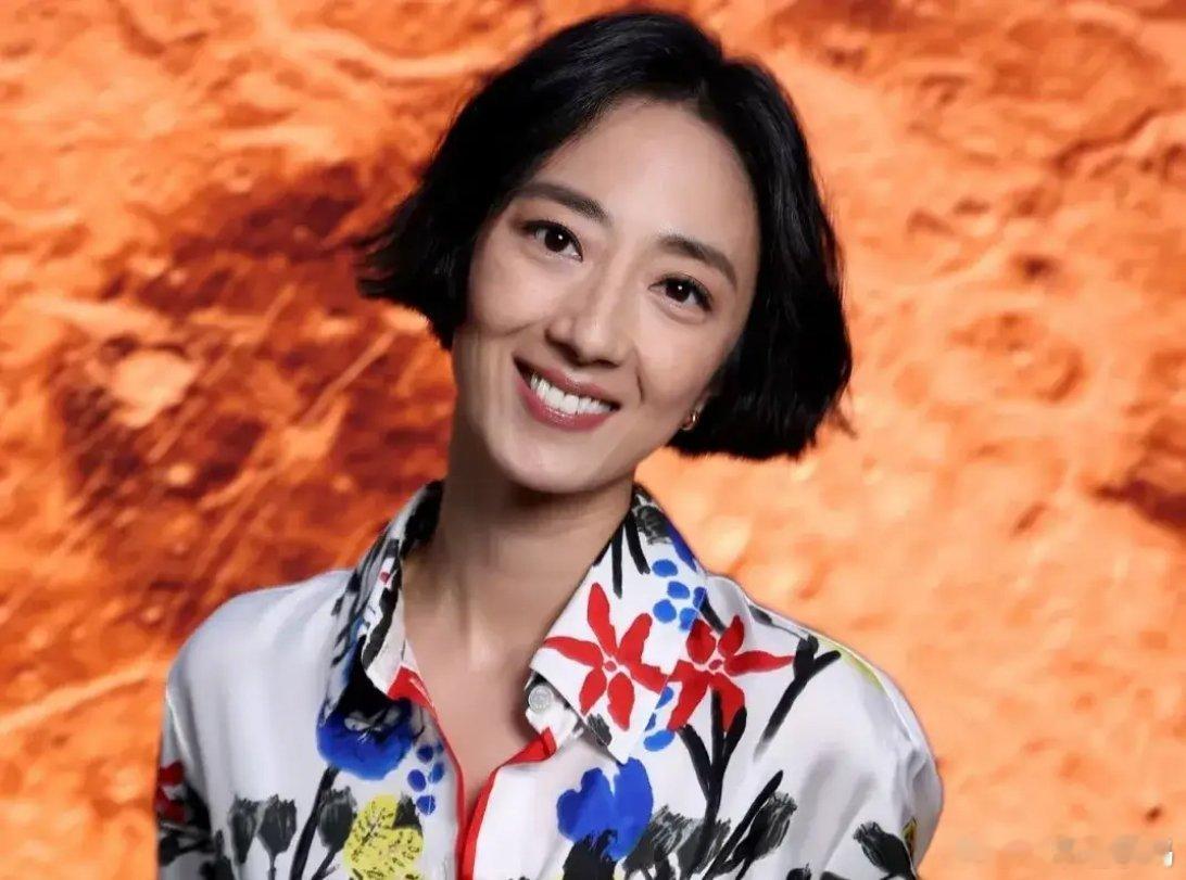 41岁桂纶镁生图撞脸男星孙耀威，面部干瘪气色差，花期太短 ​​​