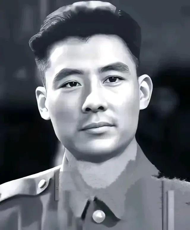 40多年前的男人，基本都是硬汉形象。电影男主角也是按“浓眉大眼、有男人味”这个标