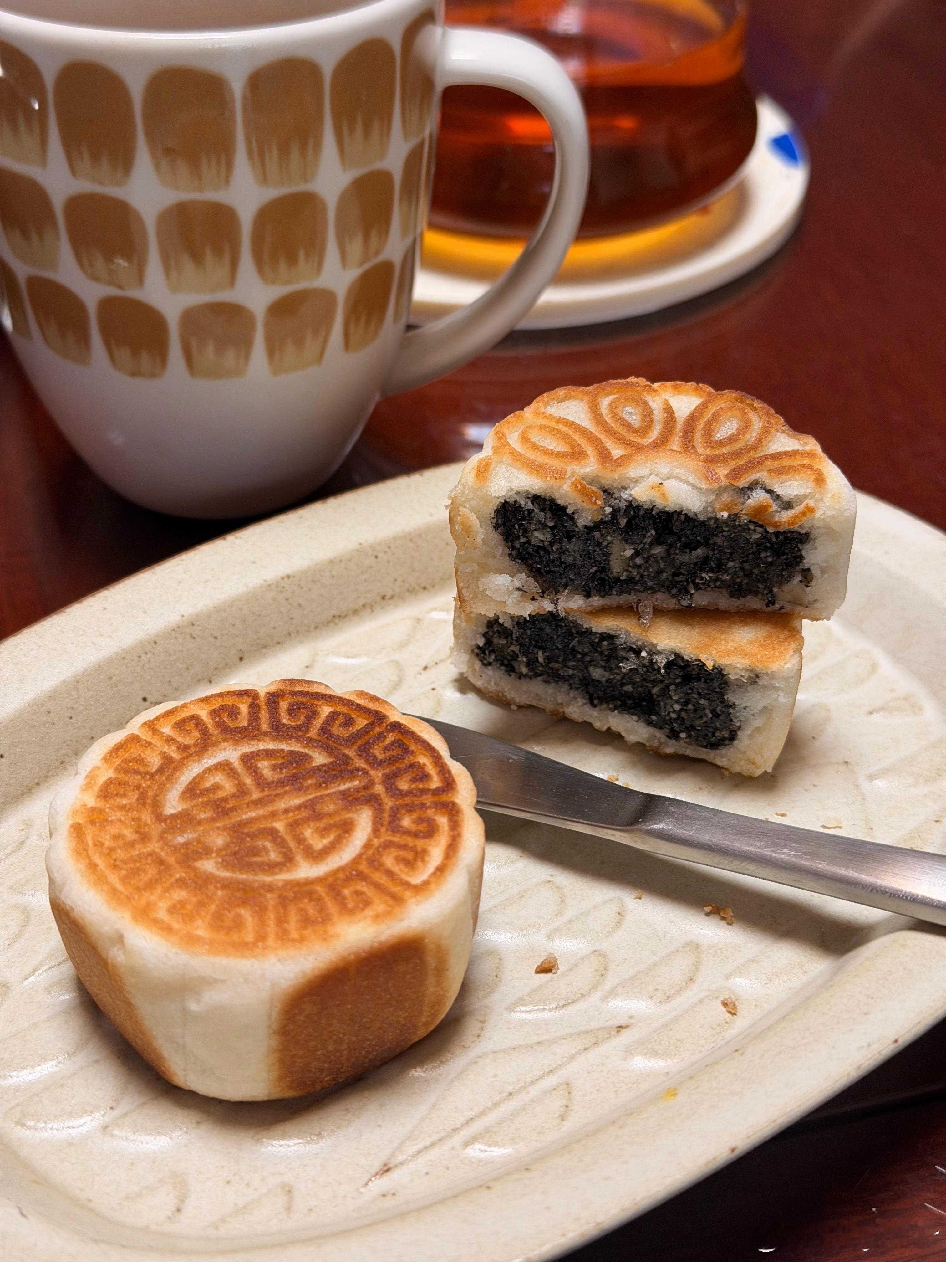 米月饼！煎一下好好吃！ 月饼壳变得焦脆，米香完全被激发出，好可口[点赞][点赞]