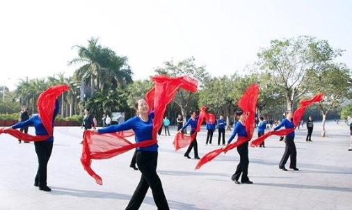 老人练广场舞，膝盖疼，多半忽略了这点

 
不少老人喜欢跳广场舞，既能活动身体，