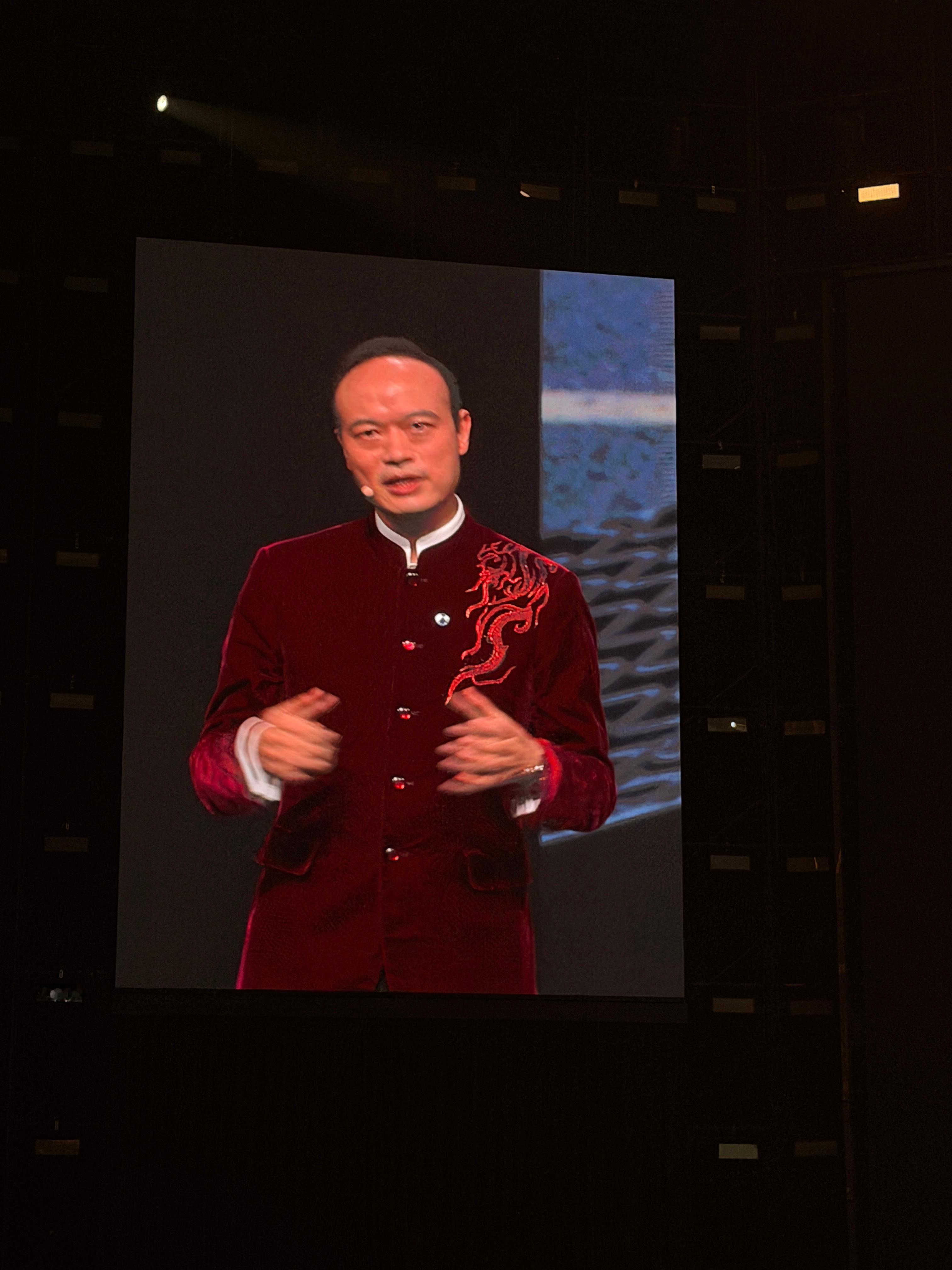 今天李慧总穿的这件衣服非常好看！王力宏惊呼闪充改变世界