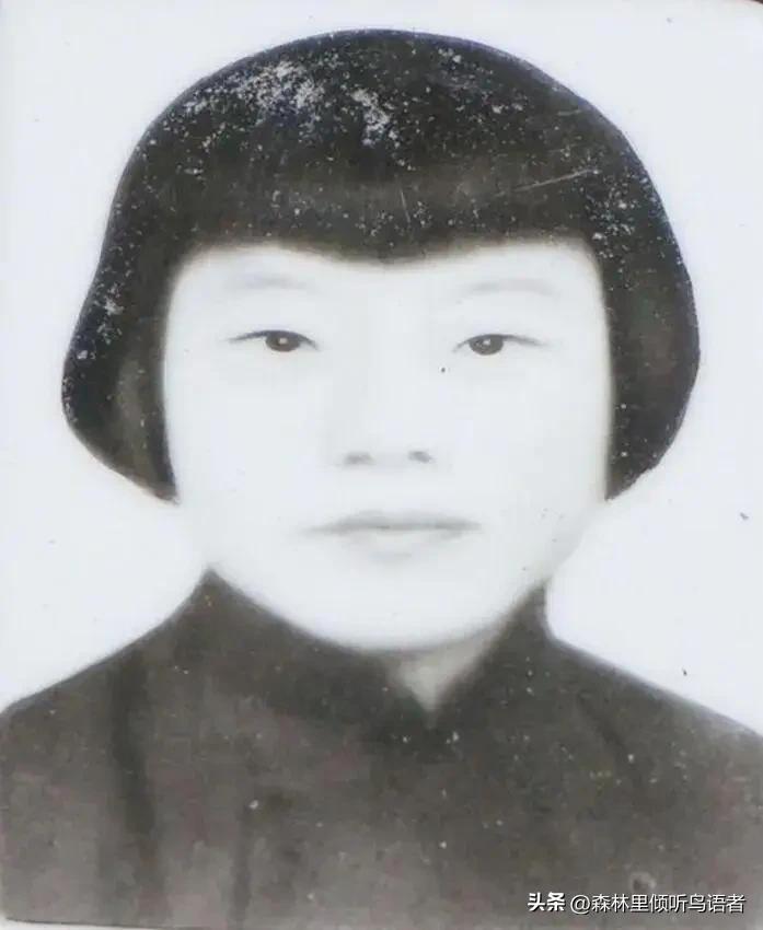 巾帼英雄乐雅瑾被俘后坚贞不屈，敌人用利斧将她劈成两半，牺牲时年仅20岁。
 
她