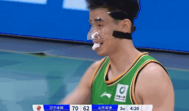 赵继伟太不容易了，戴面罩、咬纱布，继续拼争
北京时间1月31日，辽宁与山东的比赛