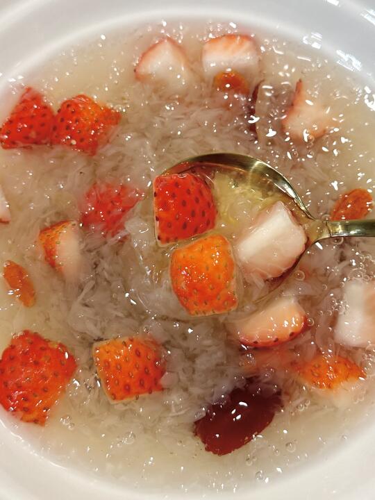 一不小心做出了超好喝的草莓银耳羹🍓