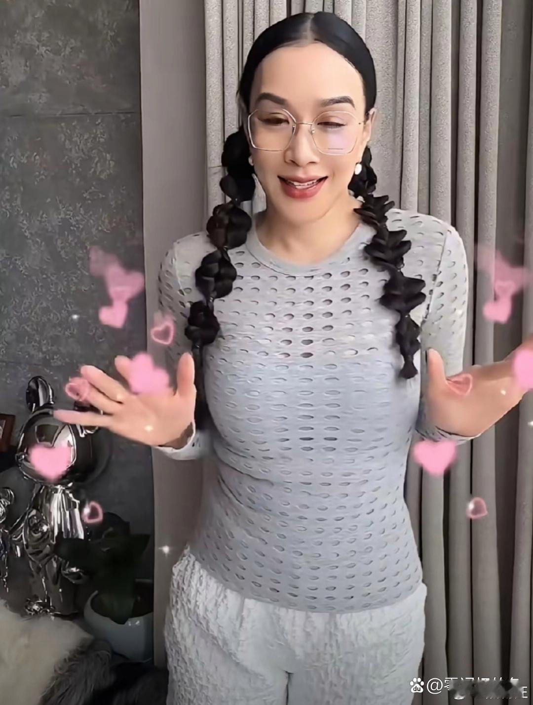 55岁钟丽缇好像变样了。 