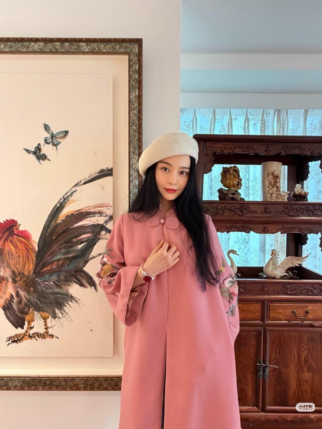 范冰冰手上的红宝石好大一颗啊，比麻将牌还大 