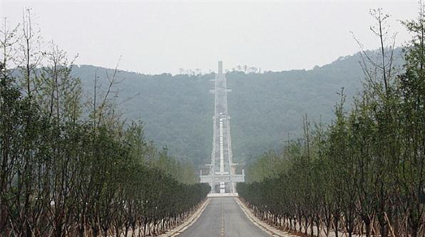 日酋因杀害张自忠上将遭当场处决并被抛尸荒野，碑刻完整记载其一生恶行
1940年5