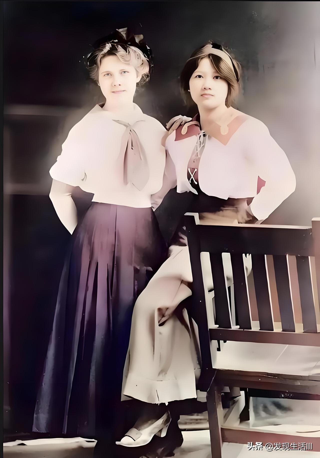 1912年的合照，完美定格了少女宋庆龄的温婉与甜美。那时的她，正值芳华，五官端正