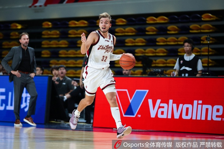 效率很高！扎加尔斯11中7砍下22分4板4助 罚球6中6