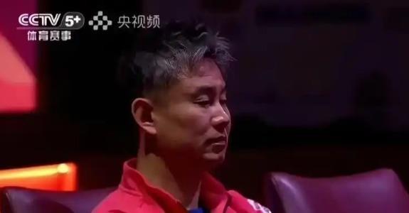 名古屋亚运会女单半决赛王曼昱4比1拿下张本美和，镜头扫过日本队教练席，坐着的不是
