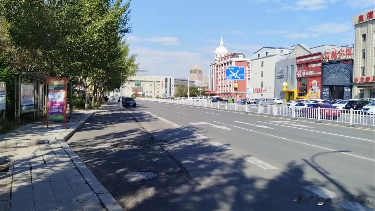 #秋日生活打卡季#
#随手拍秋季景色# #秋季出游随手拍# #城市的初秋# #秋