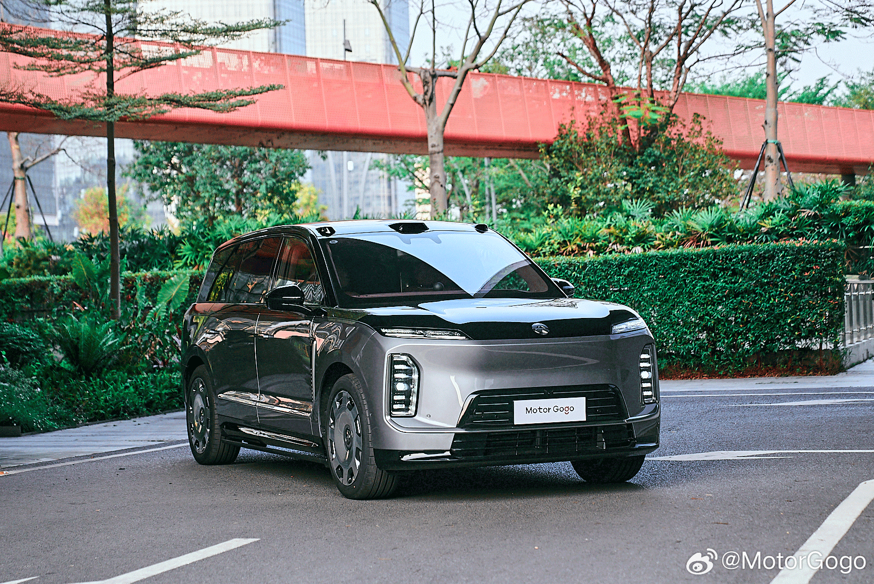 捂了很久，今天终于可以剧透了。MotorGogo 这次没去棚拍，而是单独拿了一台
