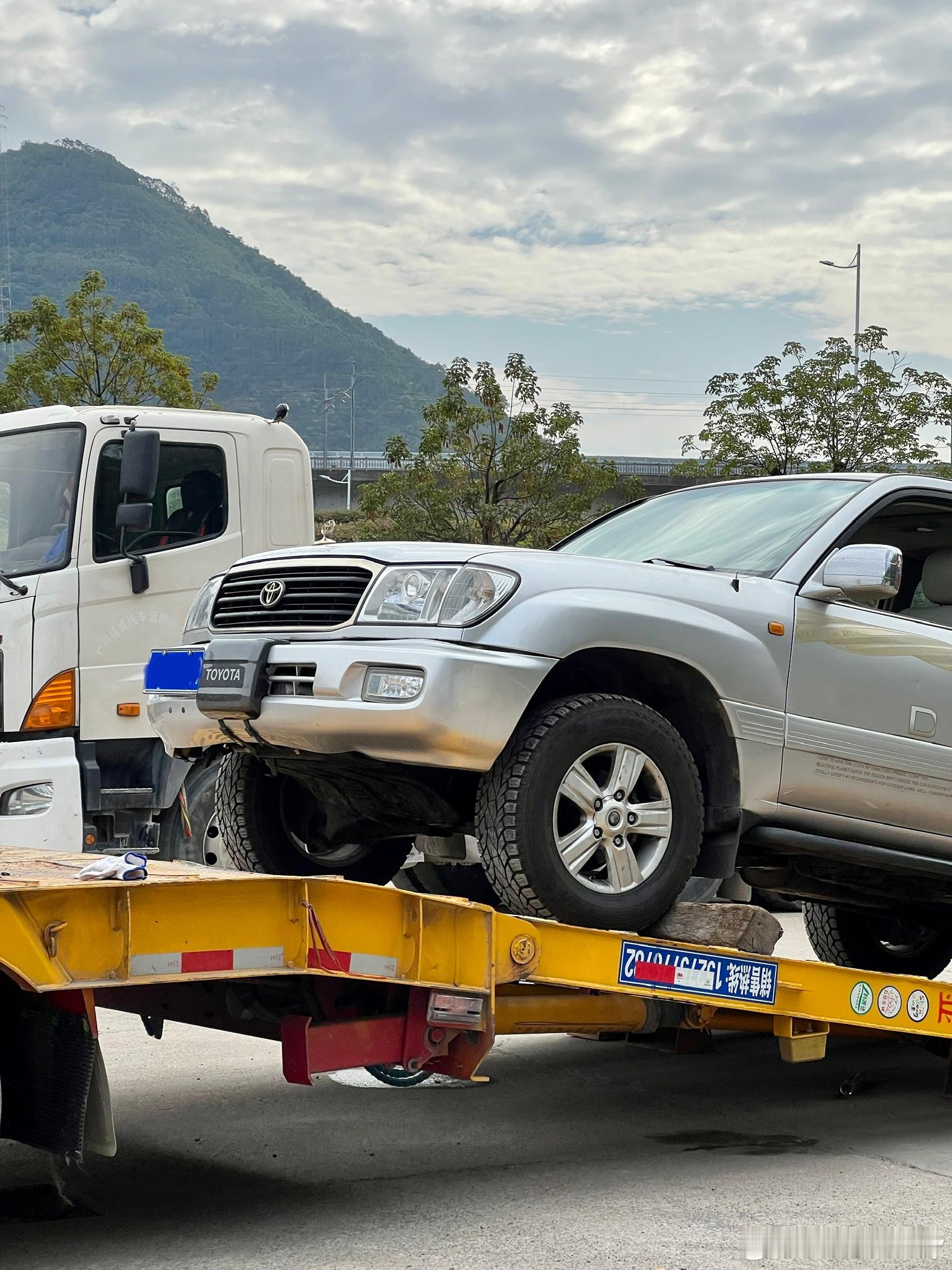 自己动手，丰衣足食，之前避震很硬，刚去稍微释放了一下扭力杆扭力，车开起来正常多了