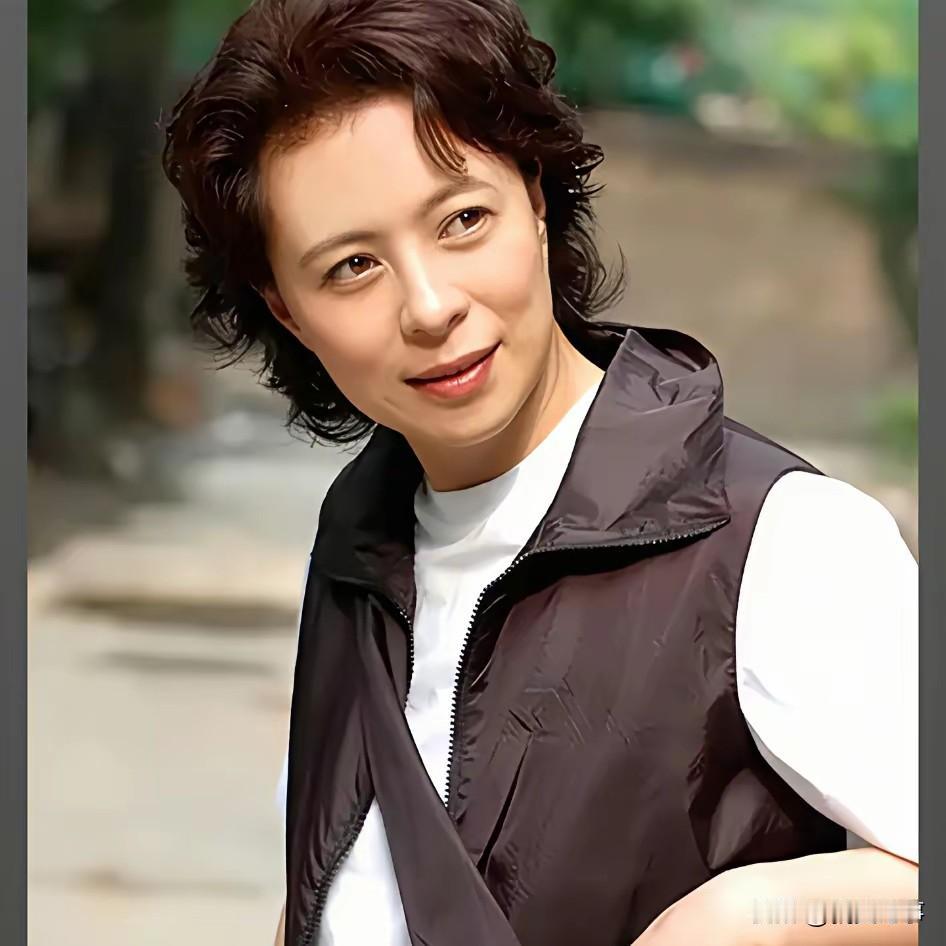 65岁的刘佳，任长霞的扮演者，年轻时真的很漂亮，也很喜欢她。年轻时候的刘佳容貌秀