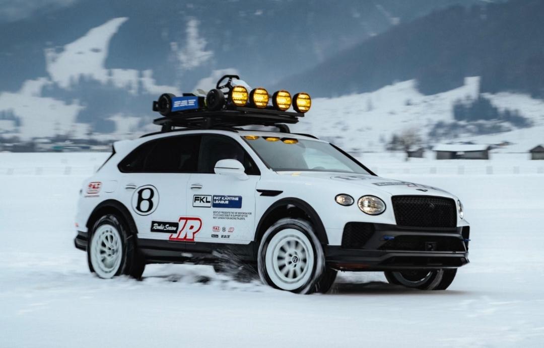 宾利添越X概念车发布 310mm离地间隙+钛合金排气
 
外观上，主打硬派。车身