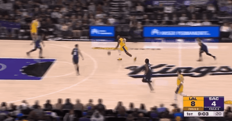 詹姆斯这年纪这样扣篮，突破还是不可阻挡




詹姆斯状态还是很棒，内线还是无可