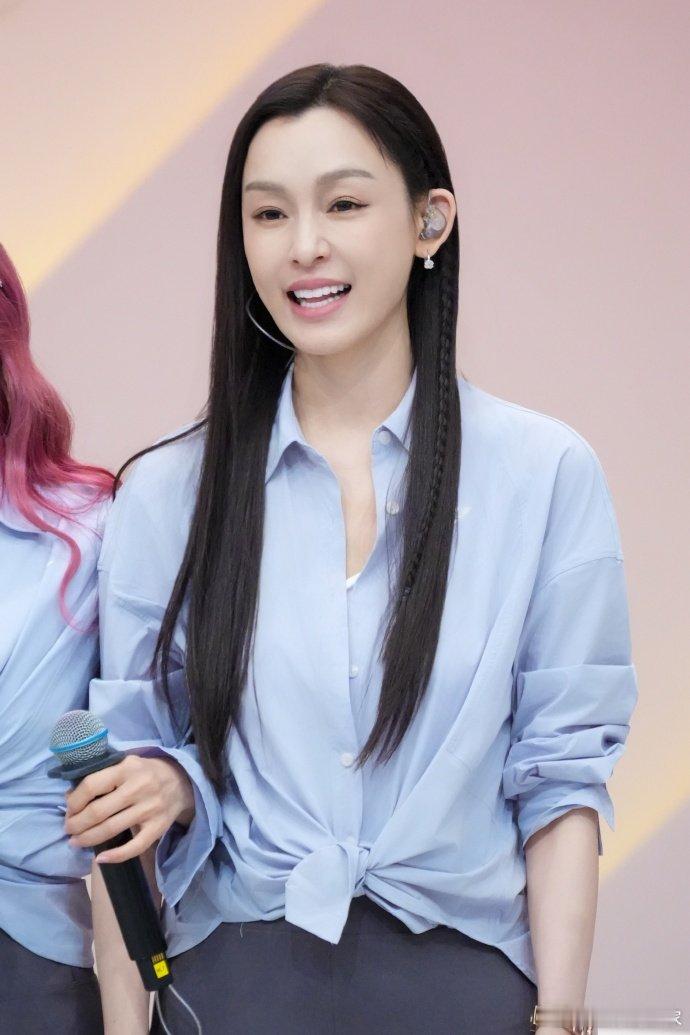 曾沛慈曾沛慈团将笑意和引力酿成治愈的光芒乘风2026成团相处的细碎瞬间全是温柔，