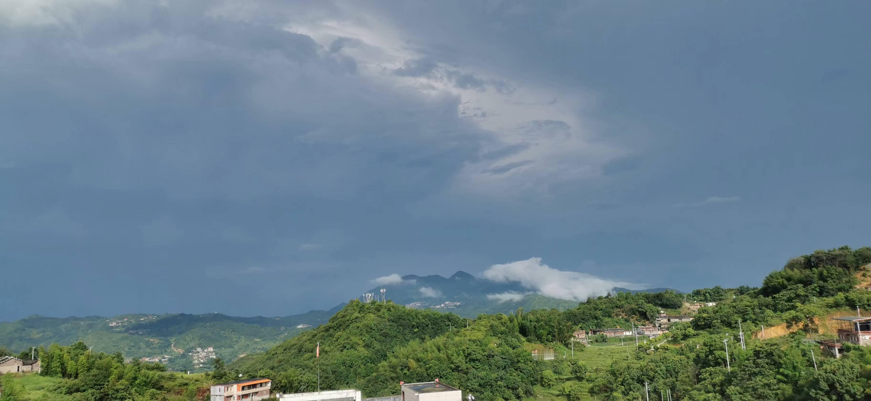 珍重来时路，珍惜身边人。当我们把心安住当下，每一天都是生命里绝无仅有的一天，每一
