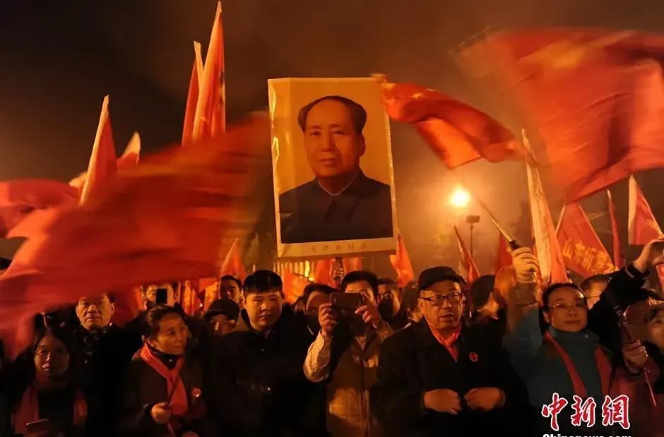 文韬武略千秋颂，亿万人民常思念！