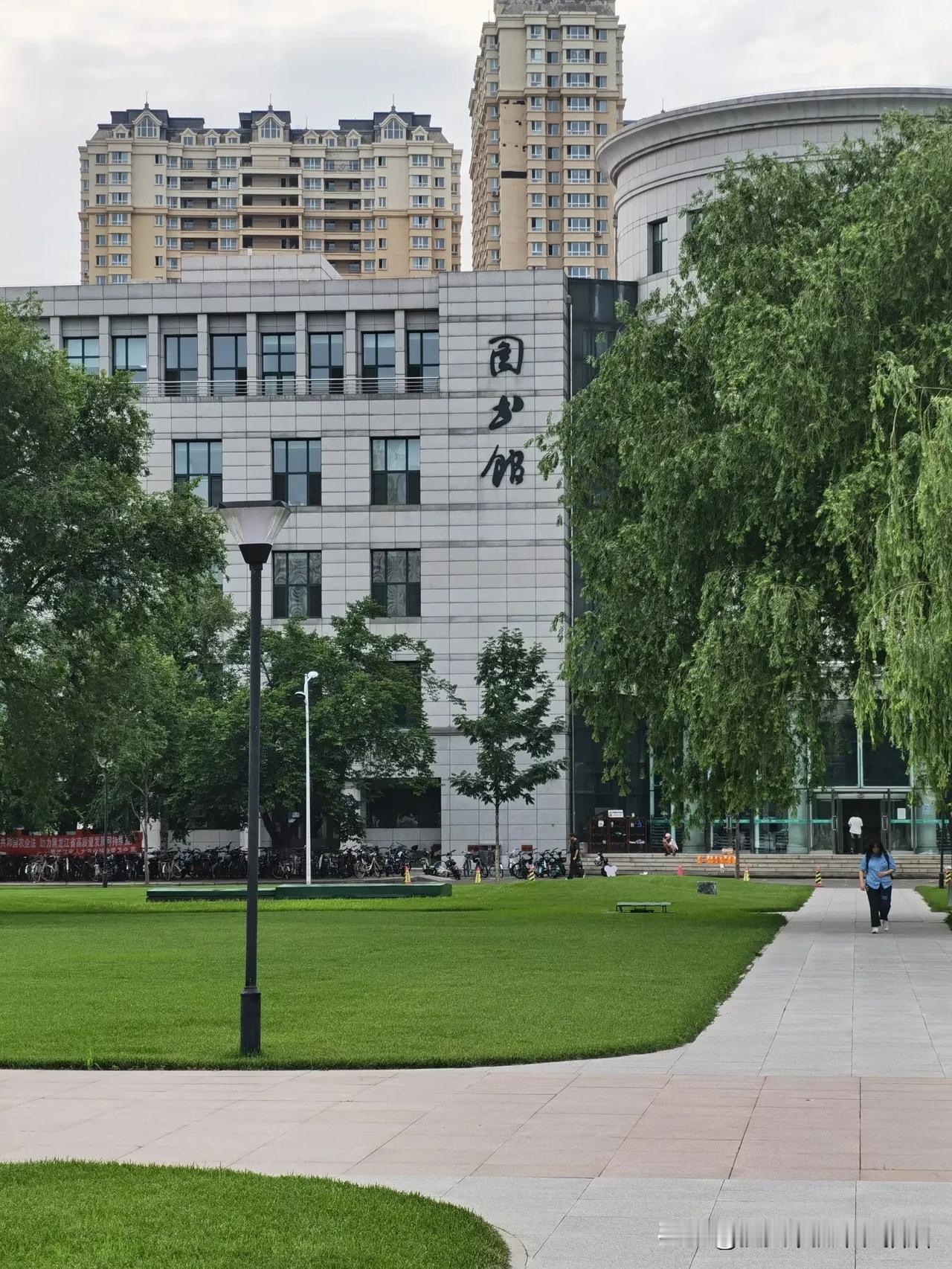 #中国文坛有哪些被捧得过高的作品?#

文学作品的价值评估是一个主观的过程，受时