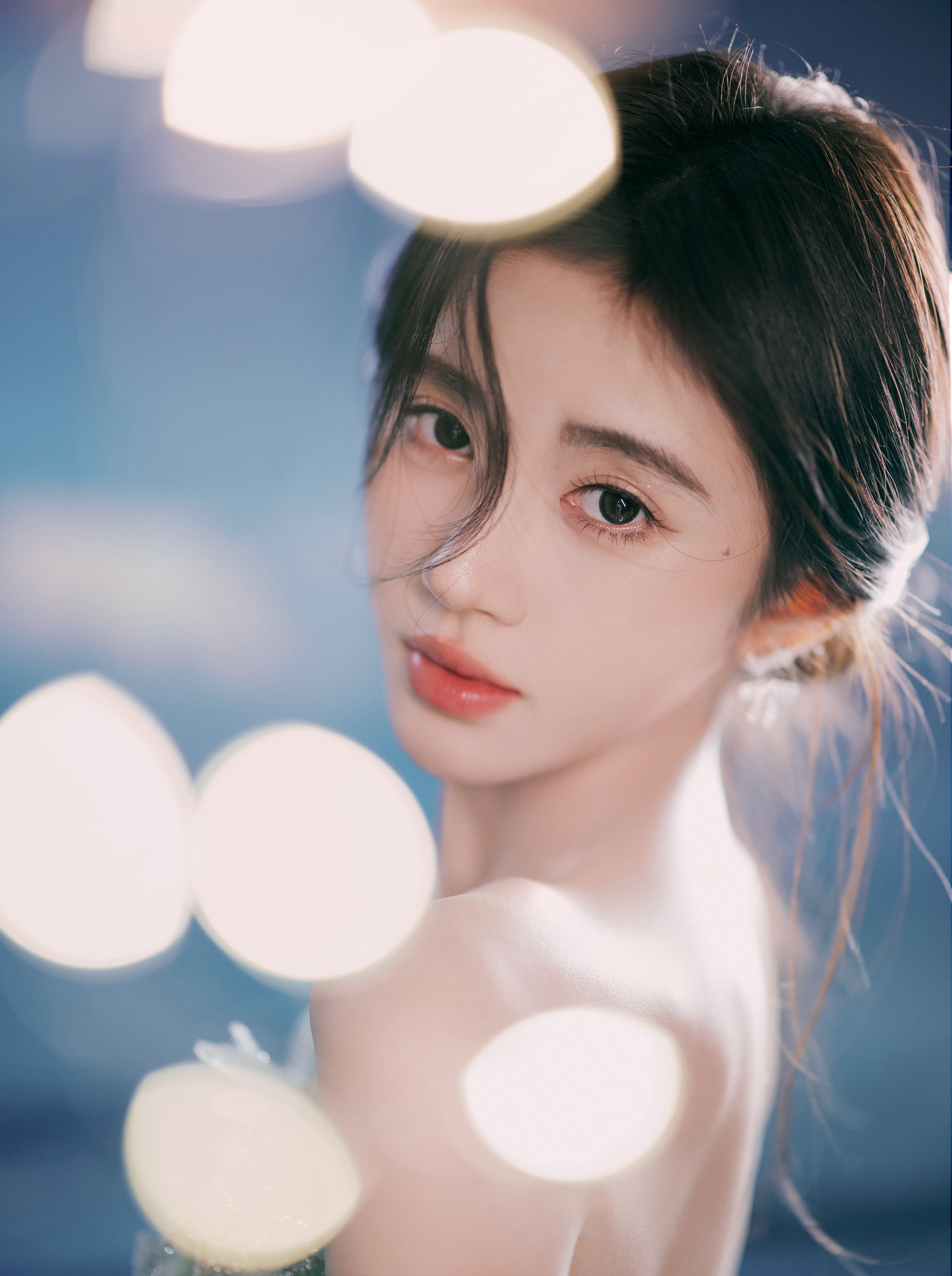 叠羽轻扬，整个世界都因你，温柔起来。​​​