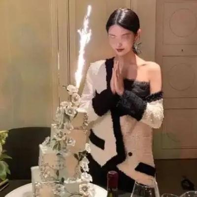 2020年，上海一位女子在KTV庆生，豪气地点了一瓶49800元的路易十三，外加