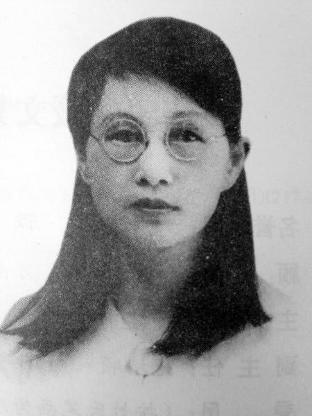 1909年，16岁的白薇与婆婆吵嘴，丈夫居然抡起凳子砸在她背上，婆婆见她倒下，扑