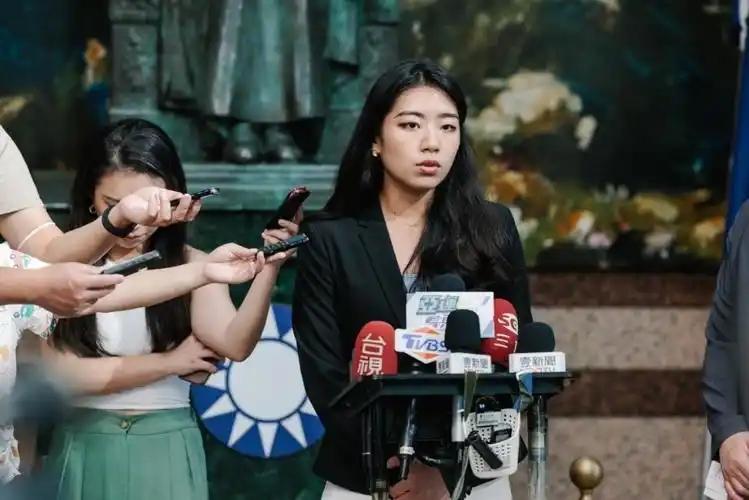 朱立伦爱将杨智伃批“监察院”成绿营走狗，追杀蒋万安儿子
中国国民党台北市长蒋万安