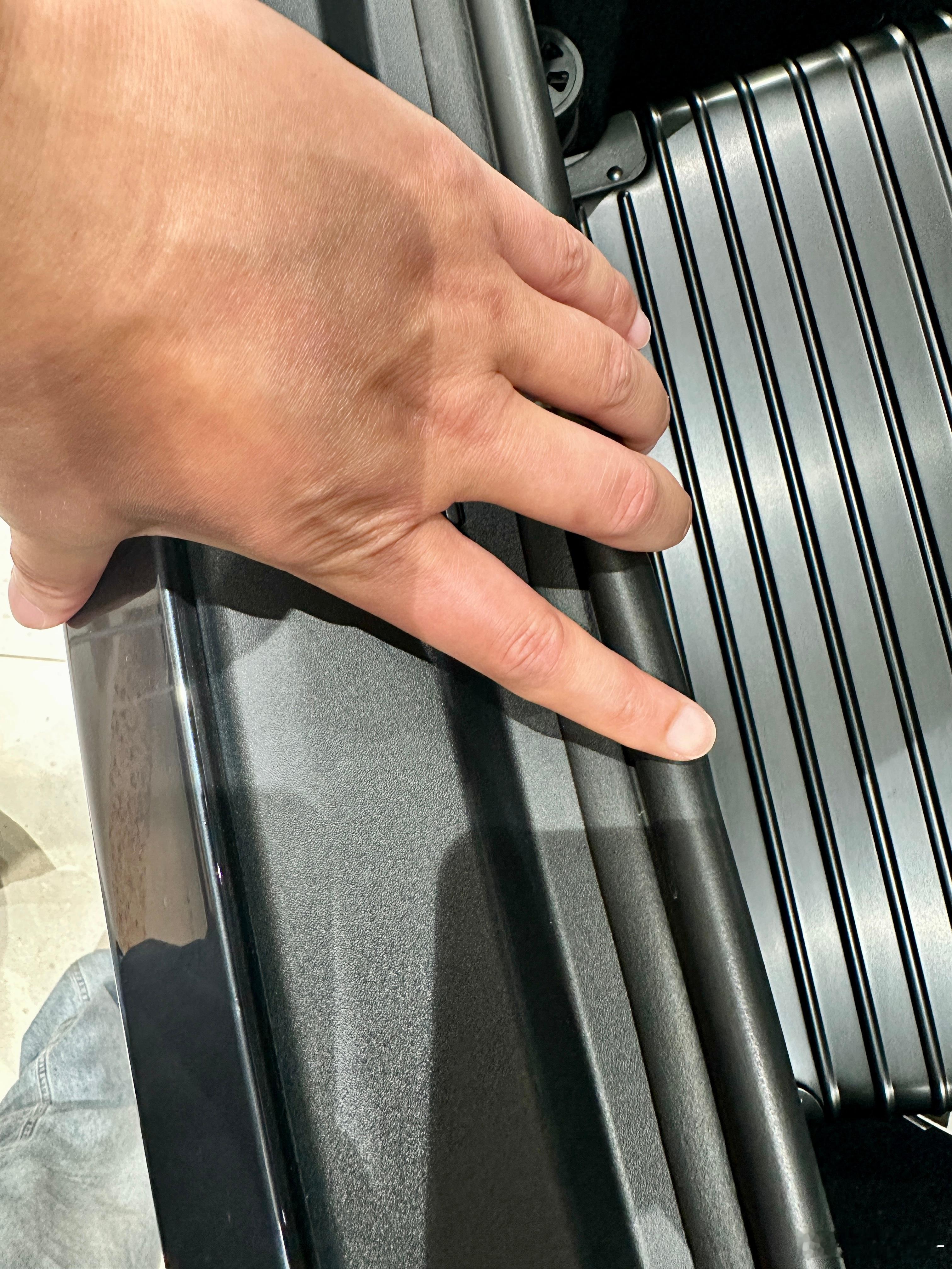 ES9前备箱离车头相当近，好评 