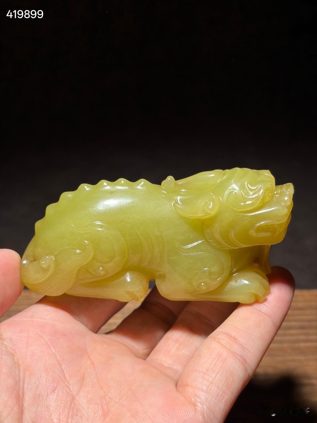 清和田玉黄玉瑞兽
尺寸8.7×4.1×3.5厘米