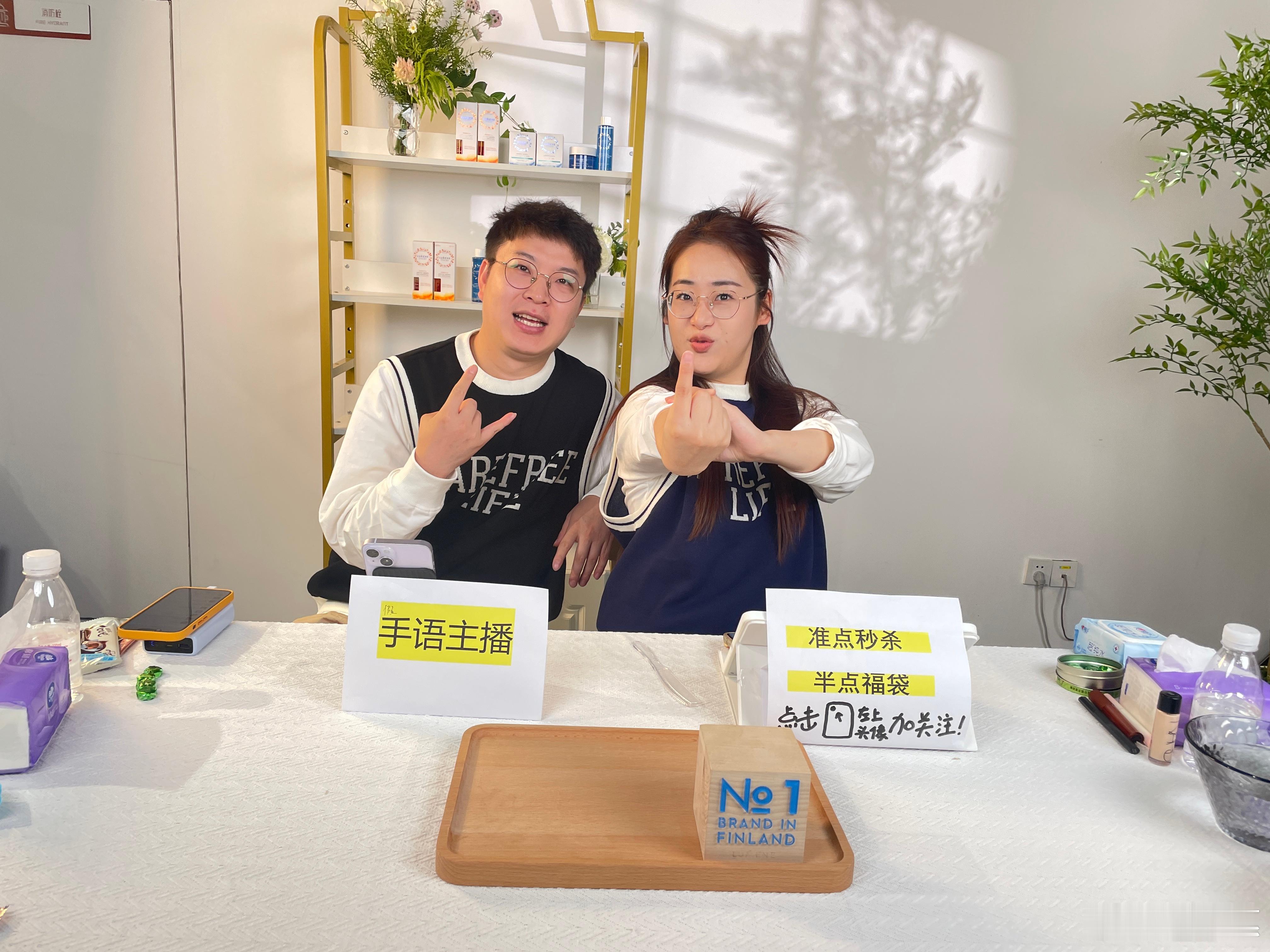 我们开播啦！速来小破站！！！！今晚18:00不见不散！！！记得来看我和沈龑超的【