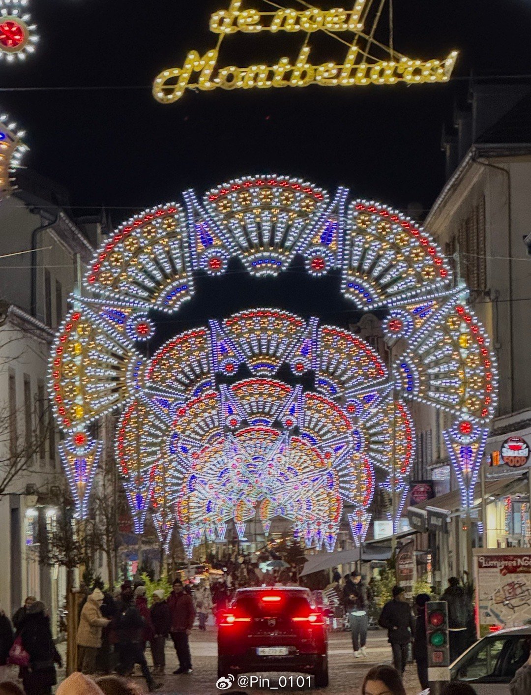 标致总部所在地（Sochaux-Montbéliard）的圣诞集市彩灯全新C5 