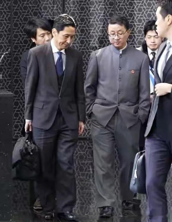 中日博弈依旧紧绷之际，外交部亚洲司迎来人事更迭，曾因“双手插兜”名场面被视作对日