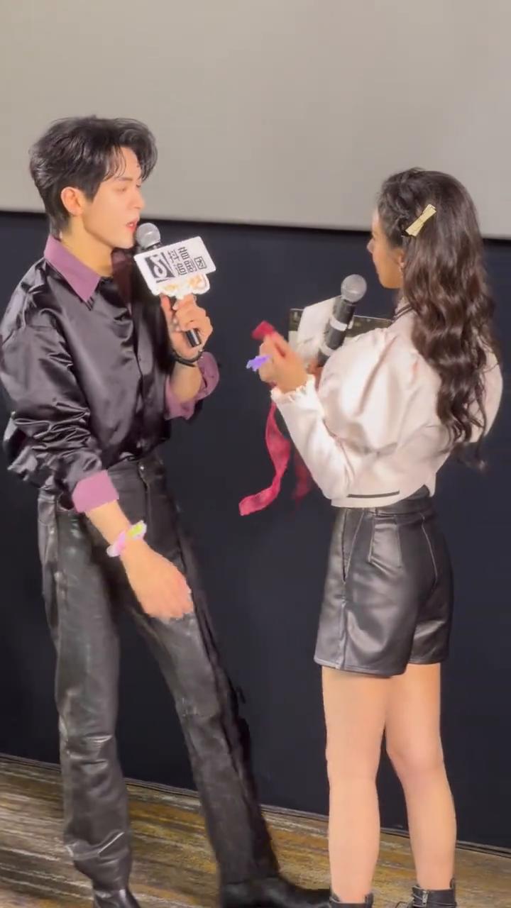 嗨，朋友。是的。大家觉得满意吗？是这个意思吗？掌声给到。这已经不仅是标准。