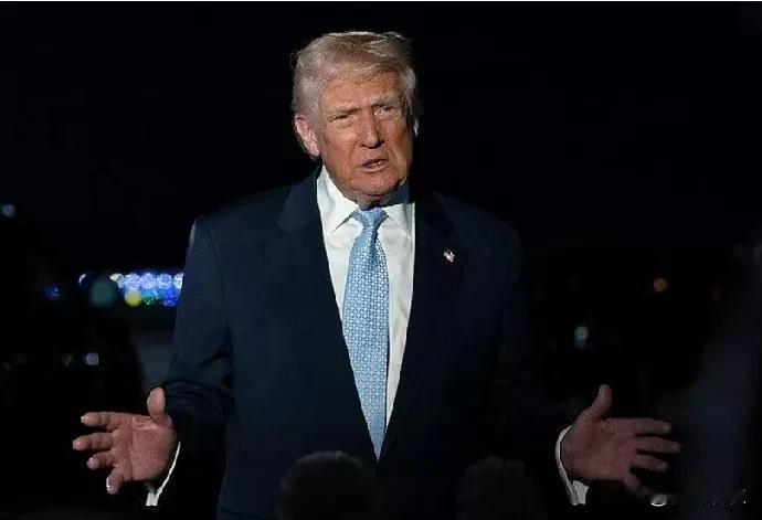 关于俄罗斯总统普京官邸被袭击事件
来看看特朗普的表态，大惊失色。

根据媒体最新