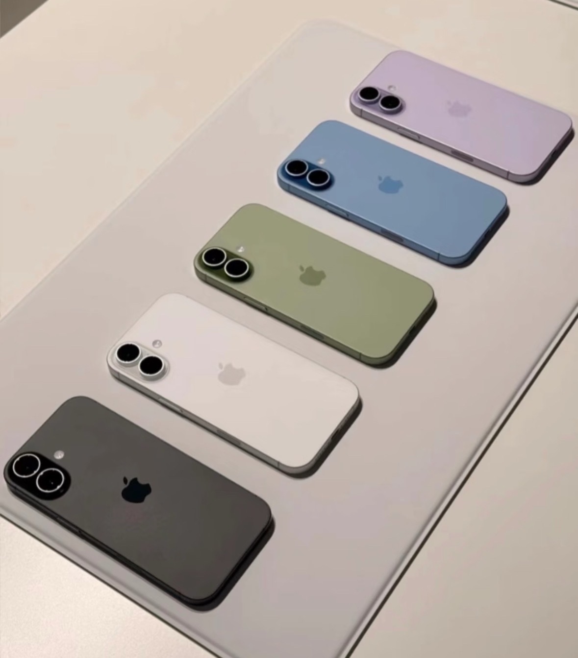 万万没想到！苹果华为居然同时开启降价模式🤯 iPhone17系列迎来上市首轮大