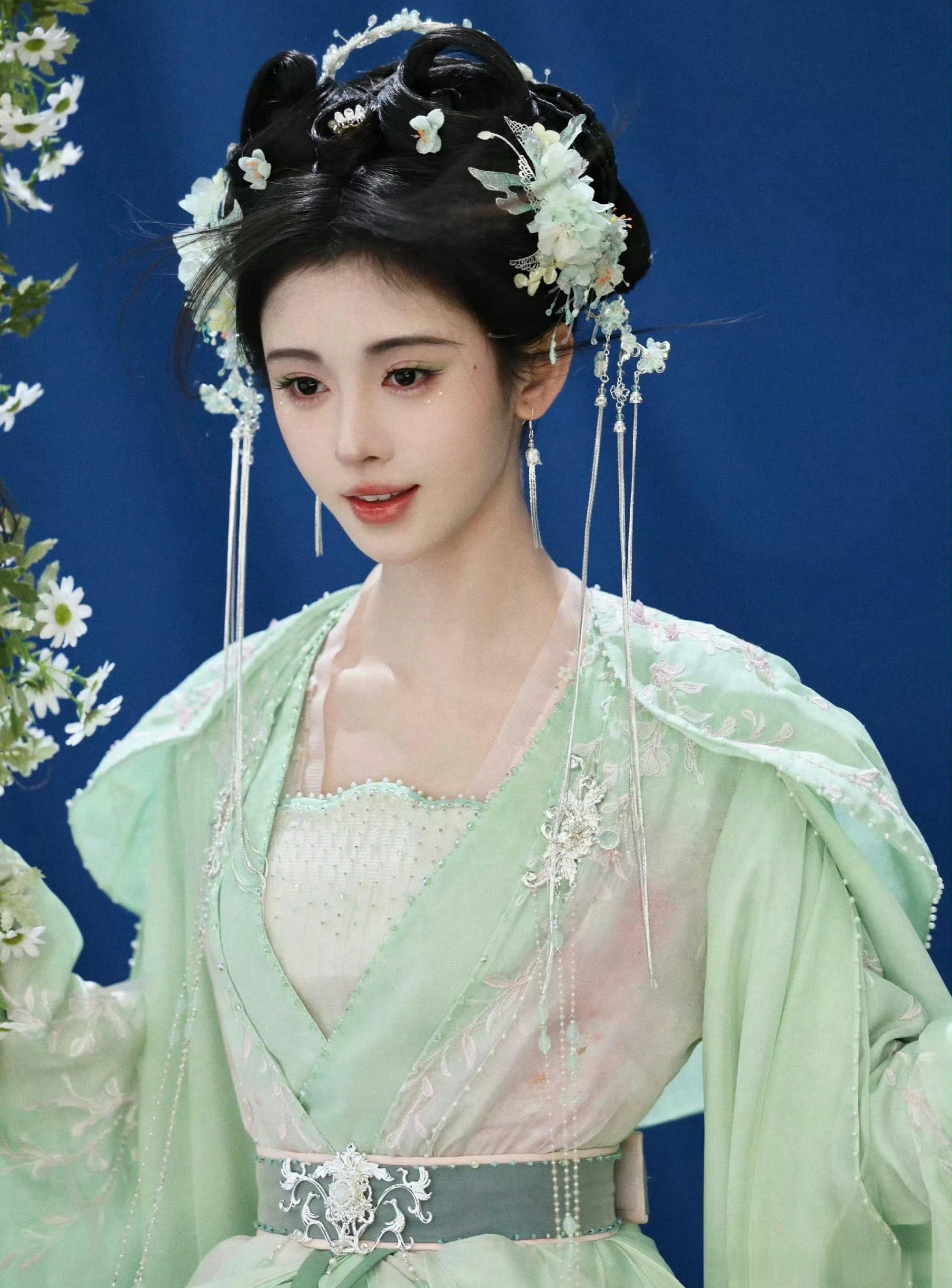 千香真的对于鞠婧祎粉丝而言是意外之喜了，本来就抱着播出就好的心态，空降播出没有铺