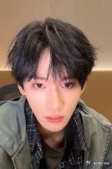 余宇涵突袭直播这一块 余宇涵突袭直播，就像在寒冷的冬日突然收到了一份炽热的礼物。