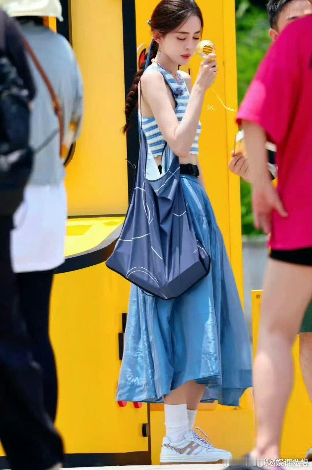 李佳琦也没逃过娜扎的古娜之夹嘴硬一时爽，夹后泪两行，李佳琦用亲身经历证明古娜之夹