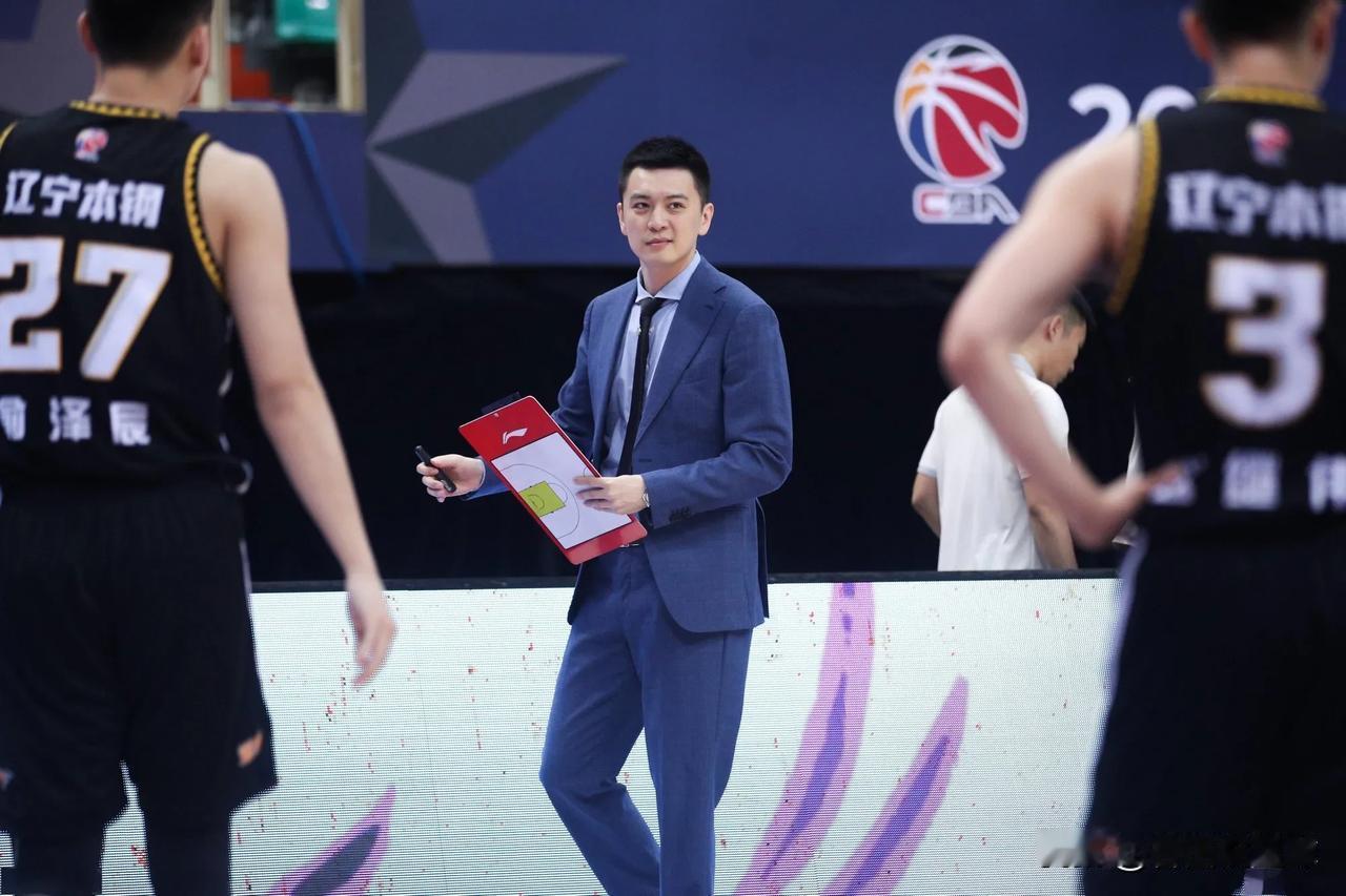 刚刚在论坛上辽宁男篮专区看见个消息，绝无权威性，但是内容很炸裂。就是有人在直播中