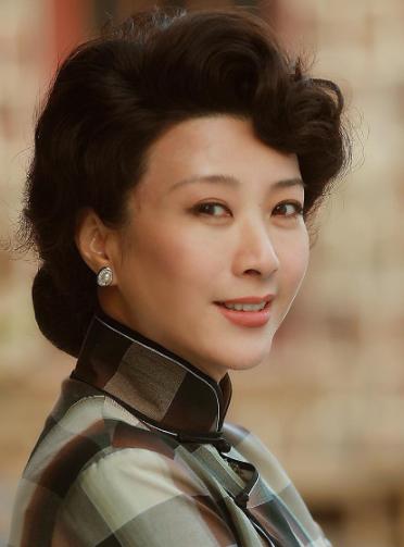 著名影视演员、话剧表演艺术家，1959年4月22日生于上海。原籍广东人。上海戏剧